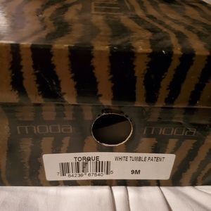 Moda Torque White Tumble Patent Leather Sandals